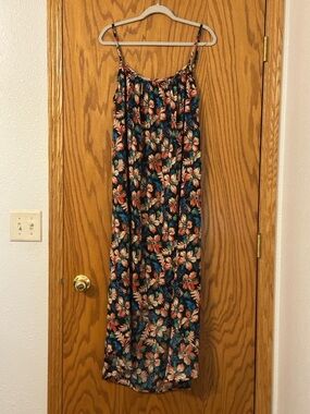Coccole Floral Printed High Low Maxi Dress - NWOT - Size S/M (Fit up to large)